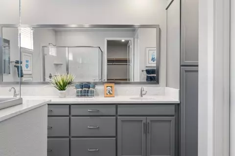 Bath - 1271 Mccarroll St, Galt, CA 95632 photo 2 of 5