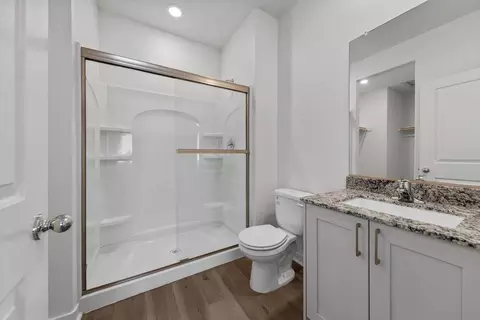 Bath - 7729 Avocado Ln, Bakersfield, CA 93313 photo 1 of 2