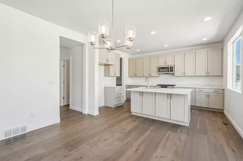 Kitchen - 6417 N Vernon Dr, Eagle Mountain, UT 84005 photo 3 of 5