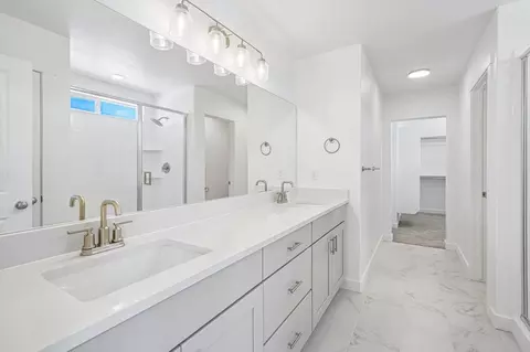 Bath - 6417 N Vernon Dr, Eagle Mountain, UT 84005 photo 2 of 5
