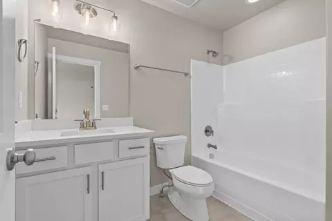Bath - 6417 N Vernon Dr, Eagle Mountain, UT 84005 photo 2 of 5