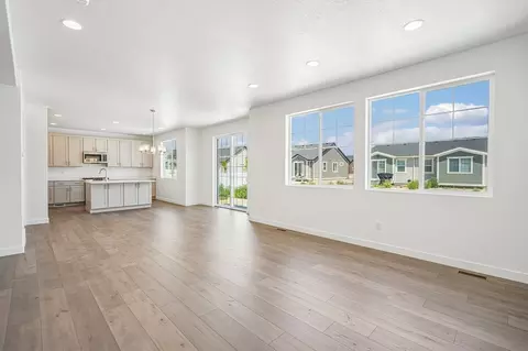 Living - 6417 N Vernon Dr, Eagle Mountain, UT 84005 photo 4 of 4