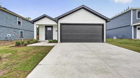 3102 Carrington Hill Dr, Sherman, TX 75092