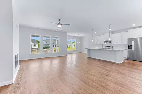 Living - 1 Lanier Ct, Pooler, GA 31322 photo 2 of 5