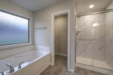 Bath - 26309 W 84th Ter, Lenexa, KS 66227 photo 2 of 4