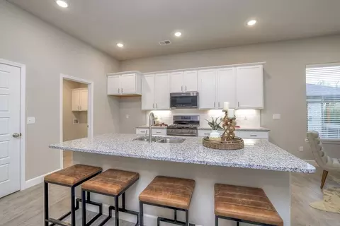 Kitchen - 26309 W 84th Ter, Lenexa, KS 66227 photo 7 of 8