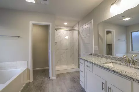 Bath - 26309 W 84th Ter, Lenexa, KS 66227 photo 3 of 4