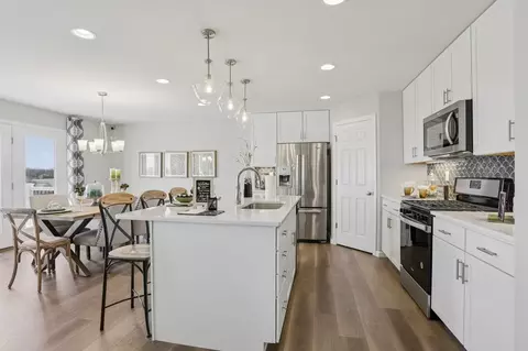 Kitchen - 29519 Walnut Hollow Dr, Wright City, MO 63390 photo 5 of 6