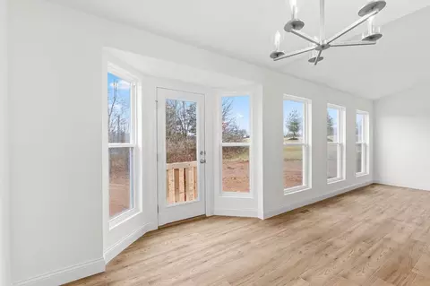 Living - 29519 Walnut Hollow Dr, Wright City, MO 63390 photo 4 of 6