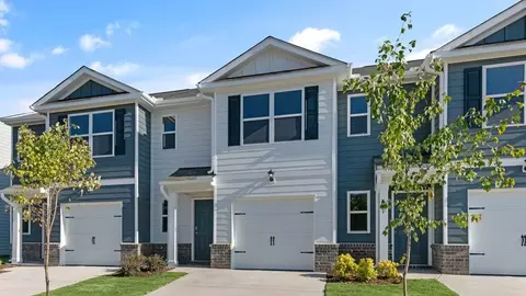 250 Rusling Leaf Dr, Fuquay Varina, NC 27526