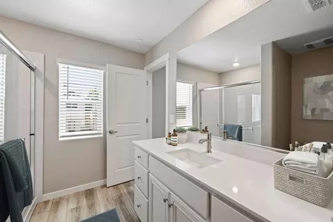 Bath - 2411 Comstock Ln, Lincoln, CA 95648 photo 1 of 3
