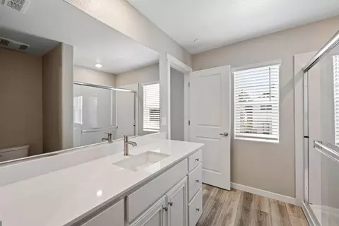 Bath - 2411 Comstock Ln, Lincoln, CA 95648 photo 2 of 3