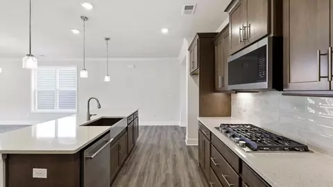 Kitchen - 1001 Gresham Pl, Woodruff, SC 29388 photo 4 of 13