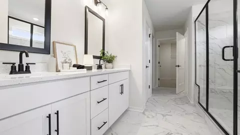 Bath - 1001 Gresham Pl, Woodruff, SC 29388 photo 7 of 13