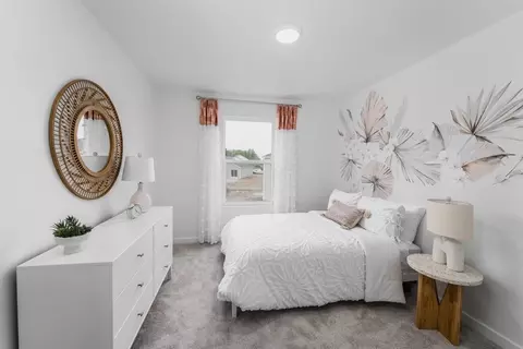 Bedroom - 3914 E Wilsons Valley Blvd, Brookline, MO 65619 photo 7 of 14