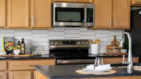 Kitchen - 3914 E Wilsons Valley Blvd, Brookline, MO 65619 photo 2 of 3