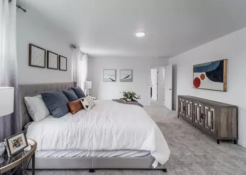 Bedroom - 3914 E Wilsons Valley Blvd, Brookline, MO 65619 photo 2 of 14