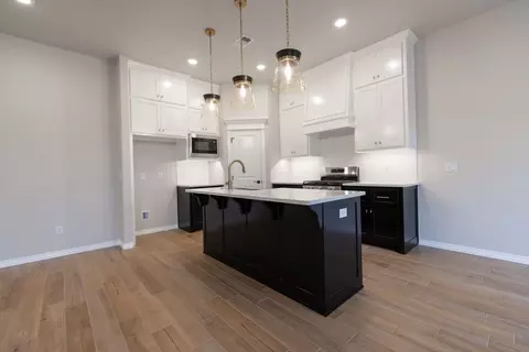 Kitchen - 2800 Heather Hvn, Moore, OK 73160 photo 4 of 17