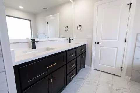 Bath - 2800 Heather Hvn, Moore, OK 73160 photo 9 of 24