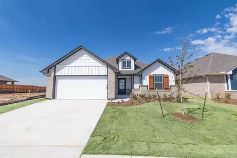 Exterior - 2800 Heather Hvn, Moore, OK 73160 photo 3 of 51