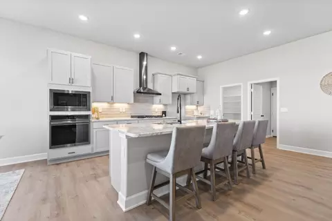 Kitchen - 19500 Ridgeview Rd, Spring Hill, KS 66083 photo 4 of 4