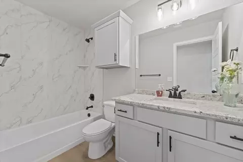 Bath - 19500 Ridgeview Rd, Spring Hill, KS 66083 photo 4 of 5