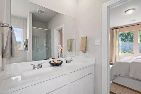 Bath - 219 Ruby Ford Dr, Cove, TX 77523 photo 3 of 3