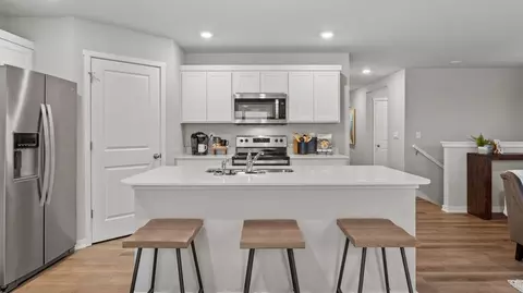 2140 Bluff Heights Dr, Shakopee, MN 55379