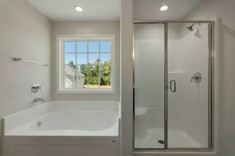 Bath - 436 Lakeview Way, Lagrange, GA 30241 photo 1 of 4