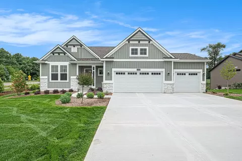 3105 Hollace Dr, Jenison, MI 49428