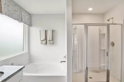 Bath - Laurelbrooke Loop, Fairhope, AL 36532 photo 2 of 5