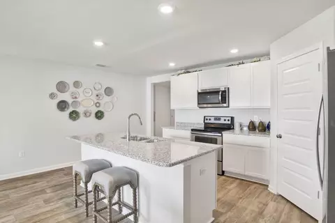 Kitchen - Laurelbrooke Loop, Fairhope, AL 36532 photo 2 of 4