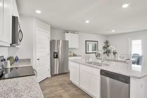 Kitchen - Laurelbrooke Loop, Fairhope, AL 36532 photo 1 of 4