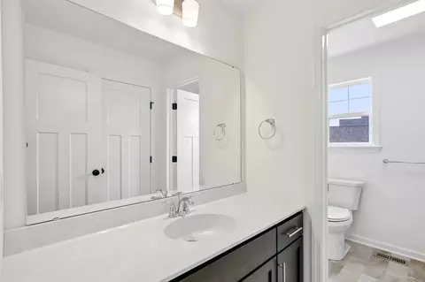 Bath - 440 Parkside Way, Lititz, PA 17543 photo 2 of 3
