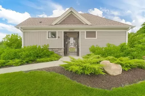Exterior - 25374 W 91st Ter, Lenexa, KS 66227 photo 9 of 17
