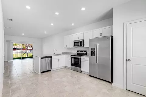 Kitchen - 703 Perth Dr, Mount Dora, FL 32757 photo 7 of 8