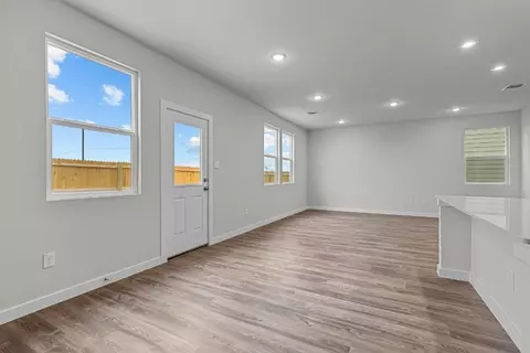 Living - 5526 Franklin Hls, Von Ormy, TX 78073 photo 3 of 4