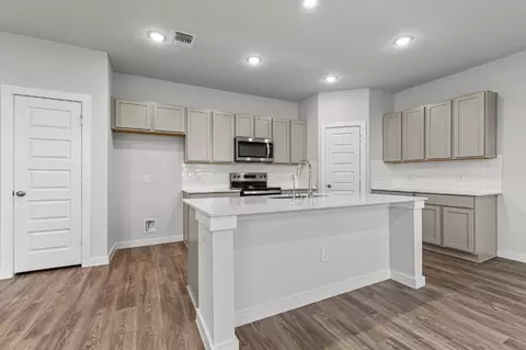 Kitchen - 5526 Franklin Hls, Von Ormy, TX 78073 photo 7 of 8