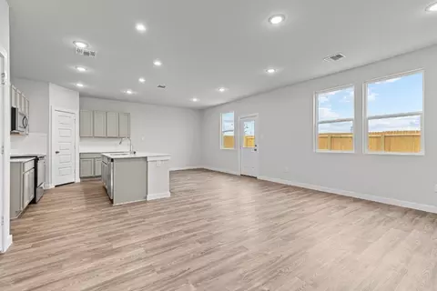 Living - 5526 Franklin Hls, Von Ormy, TX 78073 photo 4 of 4