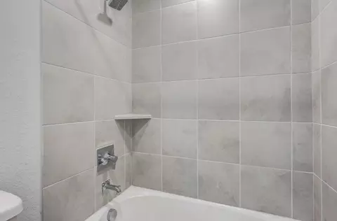 Bath - 5526 Franklin Hls, Von Ormy, TX 78073 photo 1 of 3