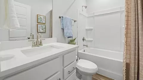 Bath - 3901 Newman Rd, Mobile, AL 36695 photo 1 of 3