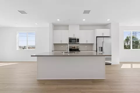 Kitchen - 16087 W Preserve Loop, Chino, CA 91708 photo 4 of 8