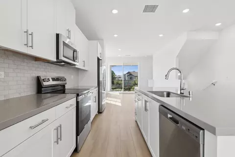Kitchen - 16087 W Preserve Loop, Chino, CA 91708 photo 3 of 8
