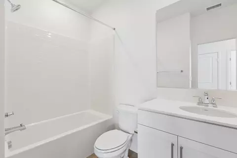 Bath - 16087 W Preserve Loop, Chino, CA 91708 photo 2 of 3
