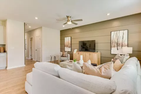 Living - 1601 Basilica Ave, Aiken, SC 29801 photo 3 of 5