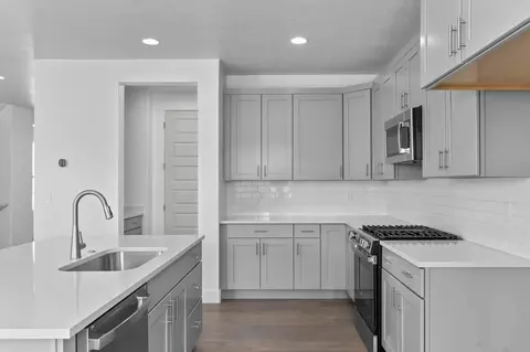Kitchen - 6792 N Desert Crk, Eagle Mountain, UT 84005 photo 3 of 3
