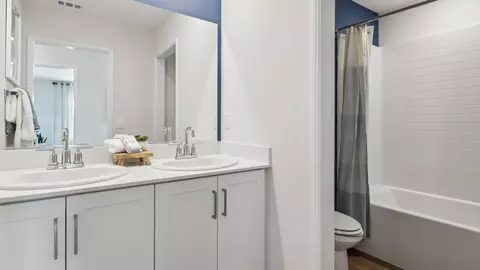 Bath - 49140 Heron Pl, Indio, CA 92201 photo 5 of 14