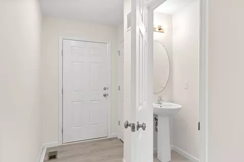 Entry Way - 1505 Denmark Rd, Union, MO 63084 photo 3 of 17