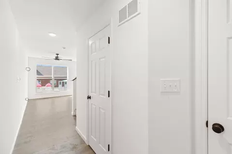 Entry Way - 1505 Denmark Rd, Union, MO 63084 photo 6 of 17