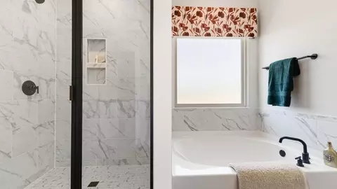 Bath - 10663 Mcleod Rd, Mobile, AL 36695 photo 1 of 3